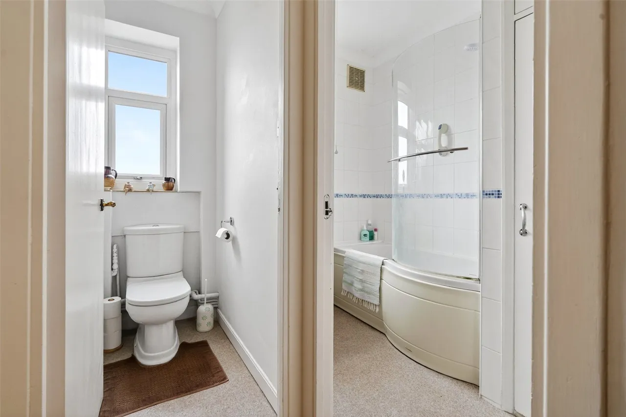 George V Avenue, Worthing, BN11, photo 7