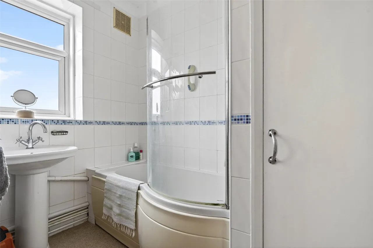 George V Avenue, Worthing, BN11, photo 14