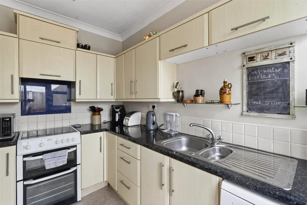 George V Avenue, Worthing, BN11, photo 10