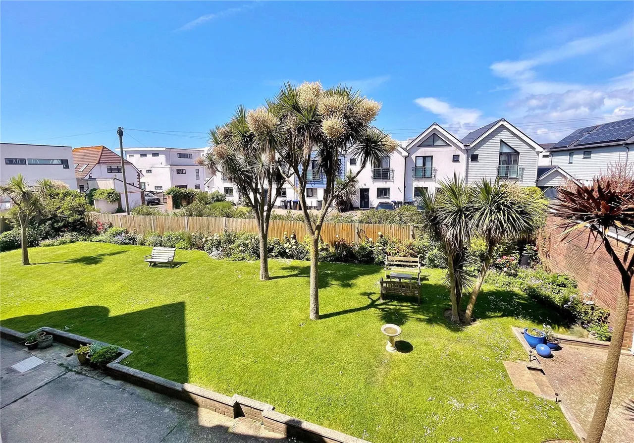 George V Avenue, Worthing, BN11, photo 8