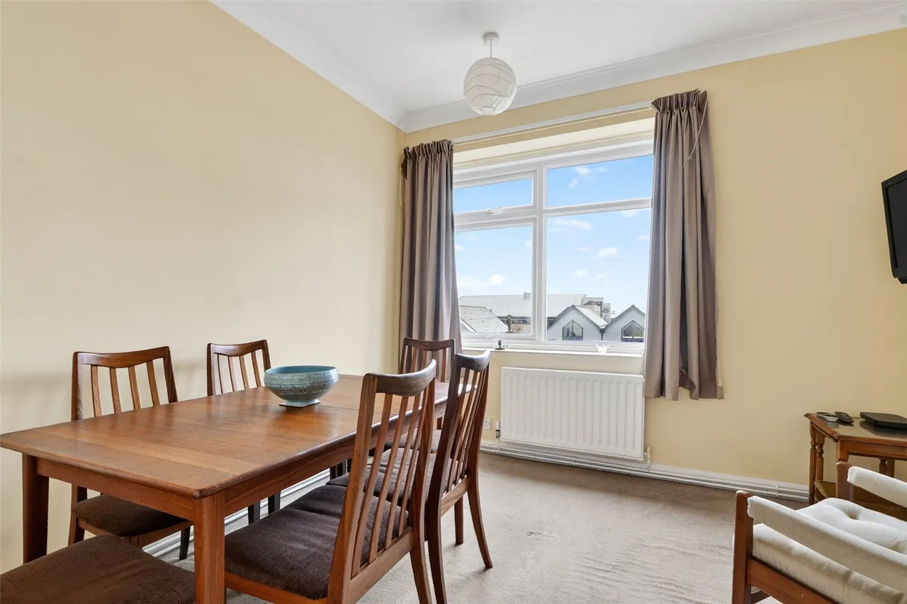 George V Avenue, Worthing, BN11, photo 9