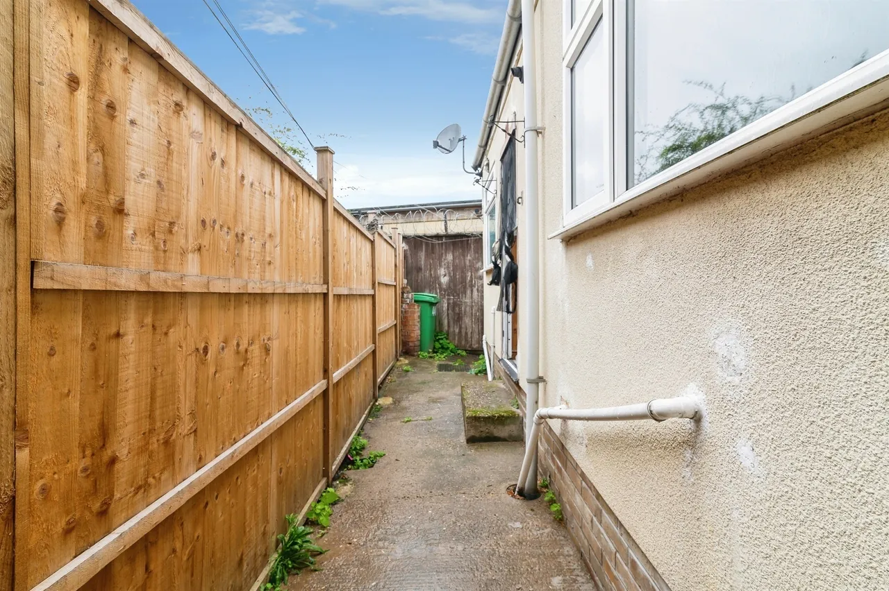 Meadow Lane, Nottingham, NG2, photo 18