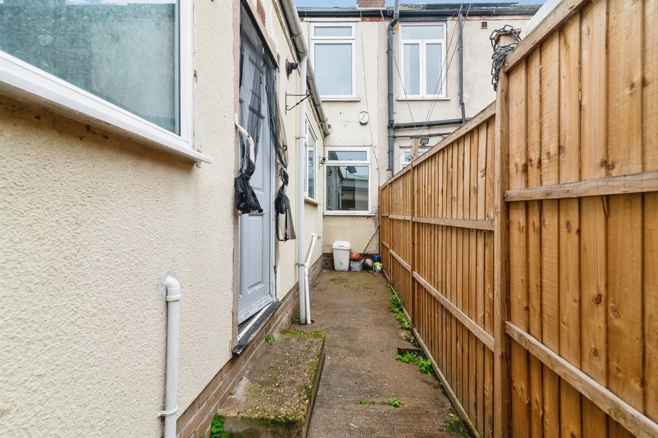 Meadow Lane, Nottingham, NG2, photo 17