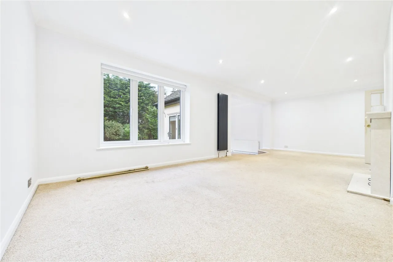 Ash Lane, Burghfield Common, RG7, photo 3