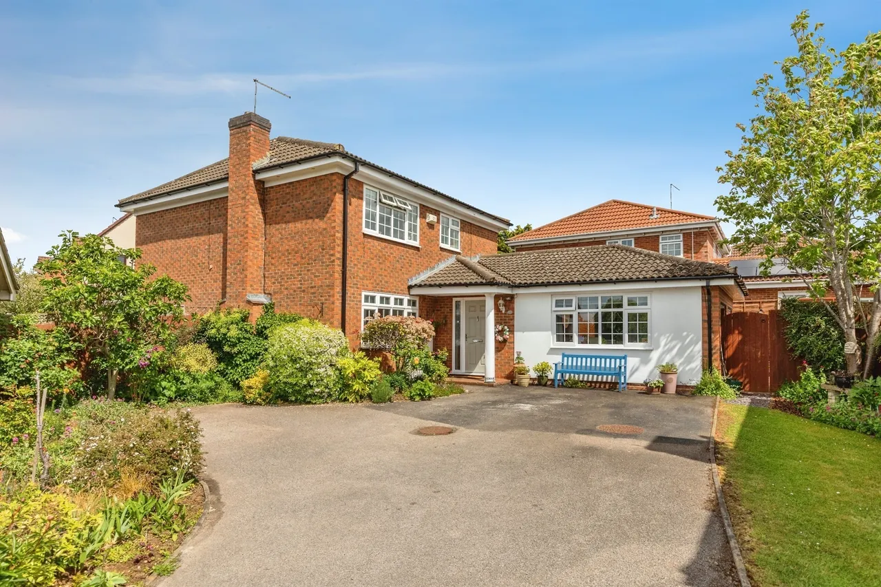 5 bed house for sale — Hodnet Close, Northampton