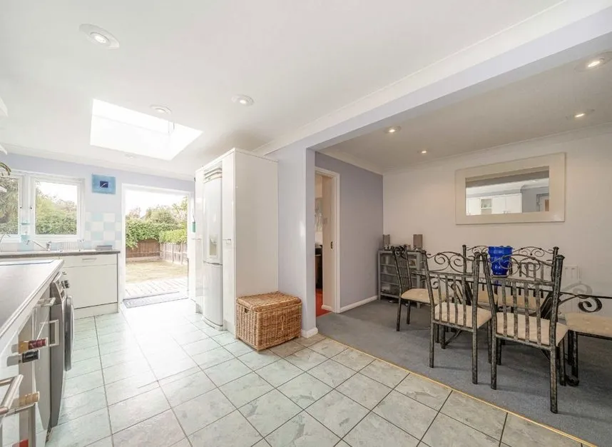 Saxonbury Avenue, Sunbury-on-thames, TW16, photo 3