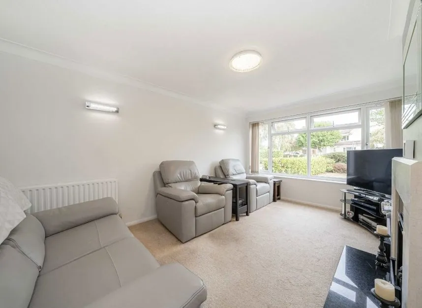 Saxonbury Avenue, Sunbury-on-thames, TW16, photo 2