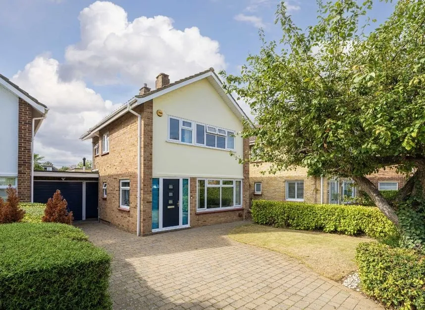 3 bed house for sale, Saxonbury Avenue, Sunbury-on-thames, TW16