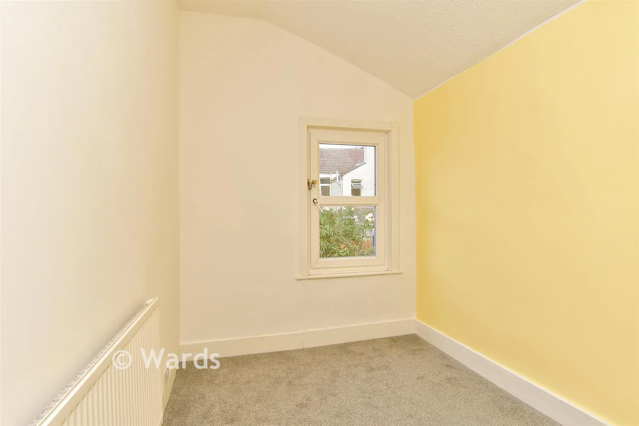 Cecil Avenue, Strood, ME2, photo 11