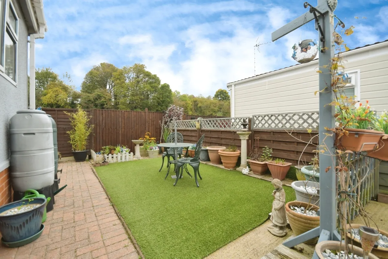 Sunningdale Park, New Tupton, S42, photo 9