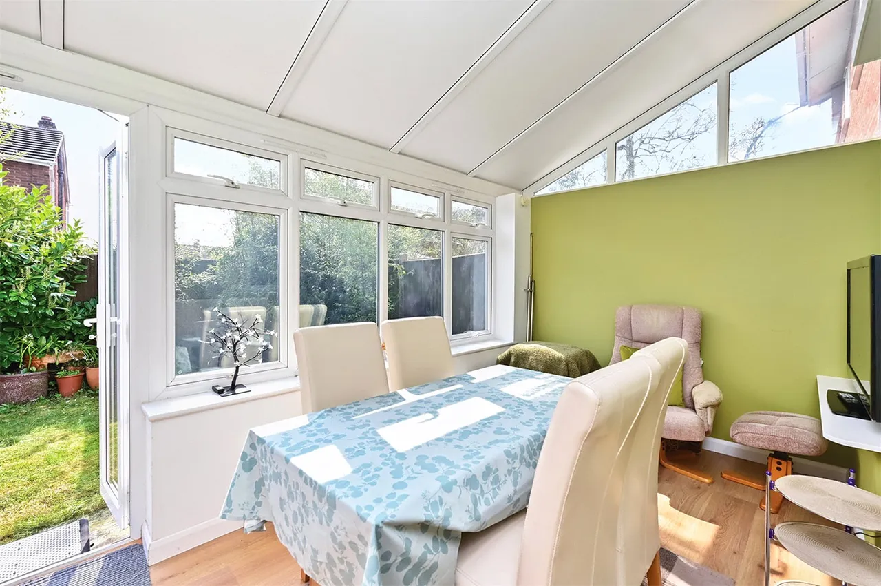 York Road, Ash, Guildford, Surrey, GU12 6SN, photo 4