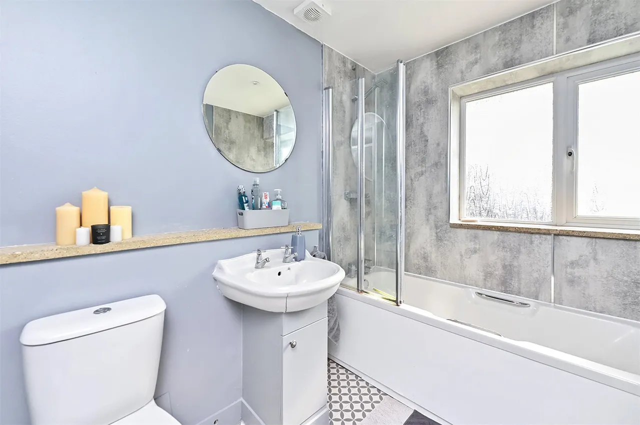 York Road, Ash, Guildford, Surrey, GU12 6SN, photo 11