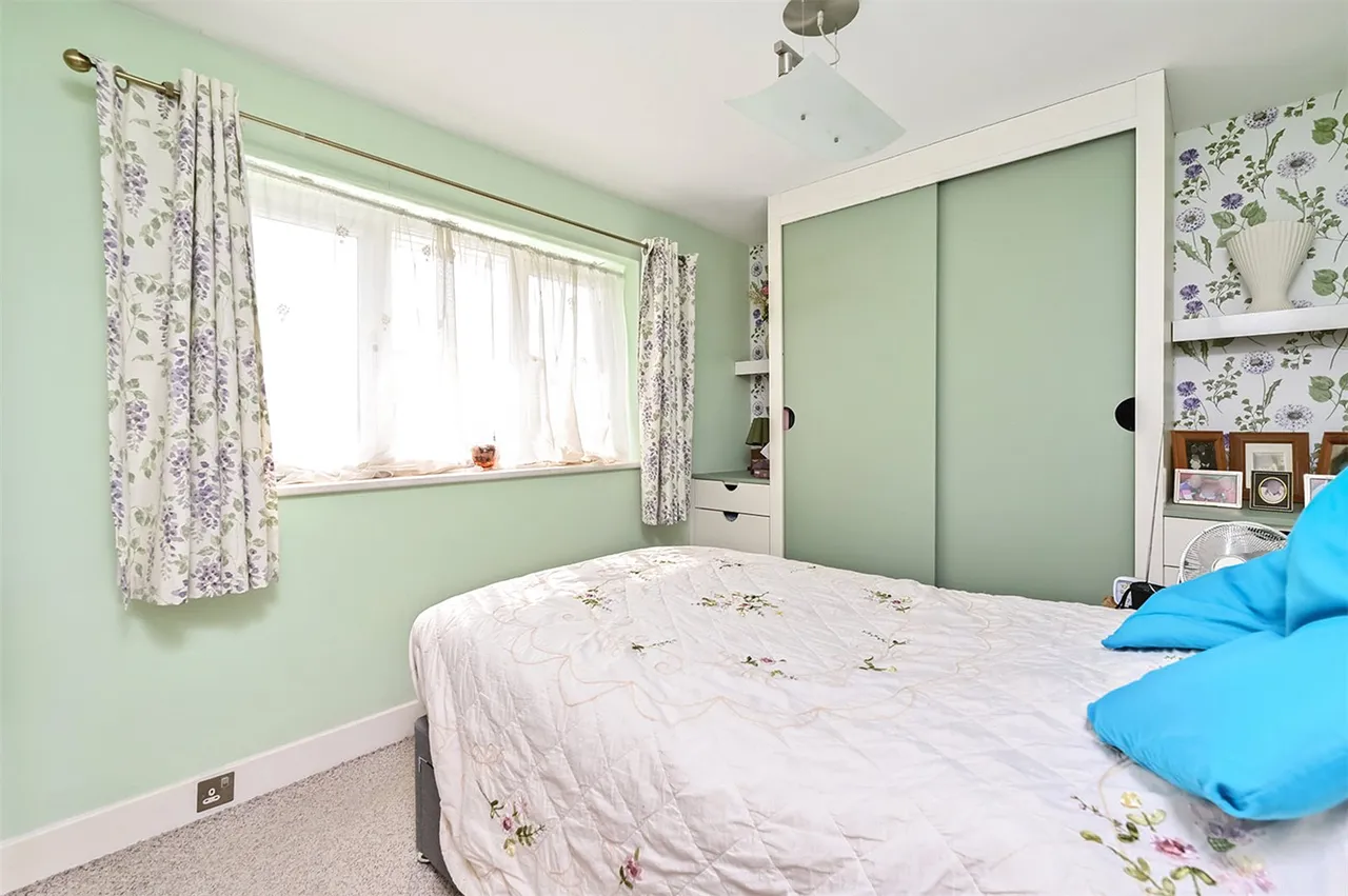 York Road, Ash, Guildford, Surrey, GU12 6SN, photo 9