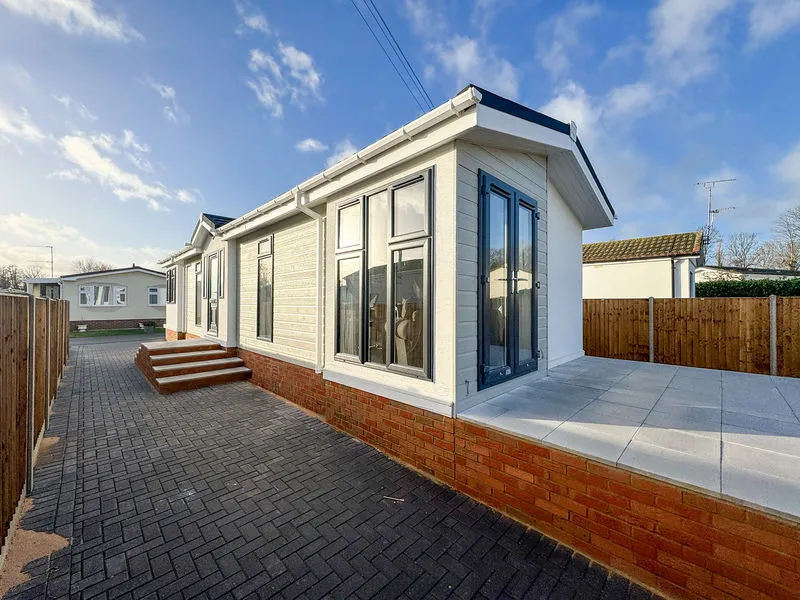 Weybridge Park Estate Weybridge Road, Addlestone KT15 2RF, photo 9