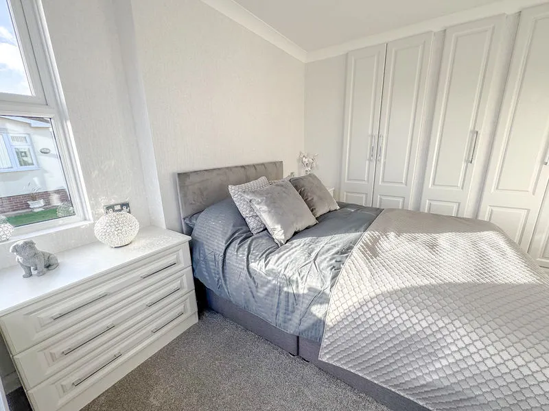 Weybridge Park Estate Weybridge Road, Addlestone KT15 2RF, photo 6