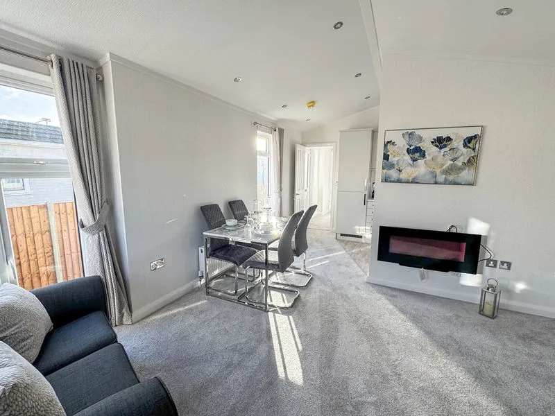 Weybridge Park Estate Weybridge Road, Addlestone KT15 2RF, photo 4