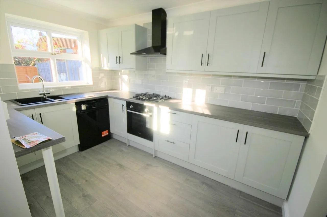 Broadacres, Bushmead, LU2, photo 8