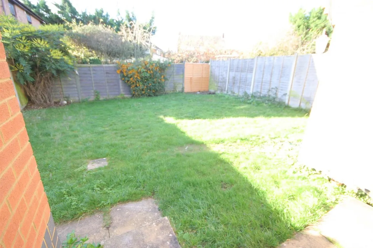 Broadacres, Bushmead, LU2, photo 24