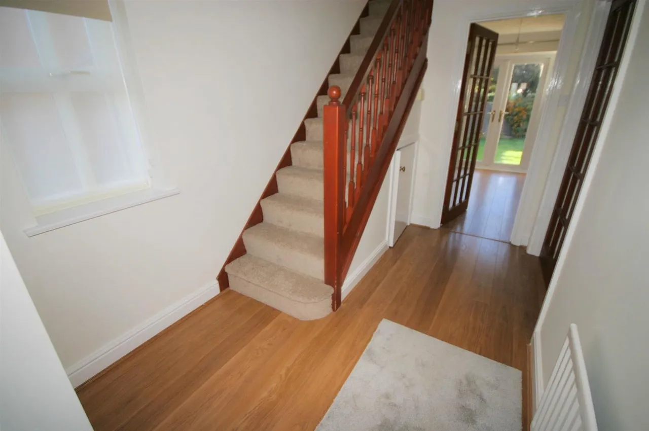 Broadacres, Bushmead, LU2, photo 12