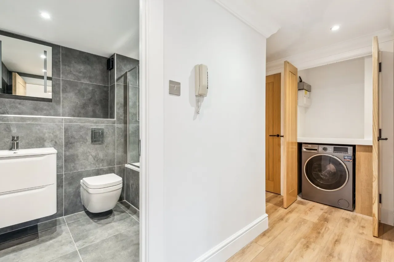 Molasses House, Clove Hitch Quay, SW11, photo 8