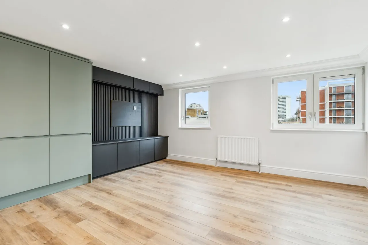 Molasses House, Clove Hitch Quay, SW11, photo 10