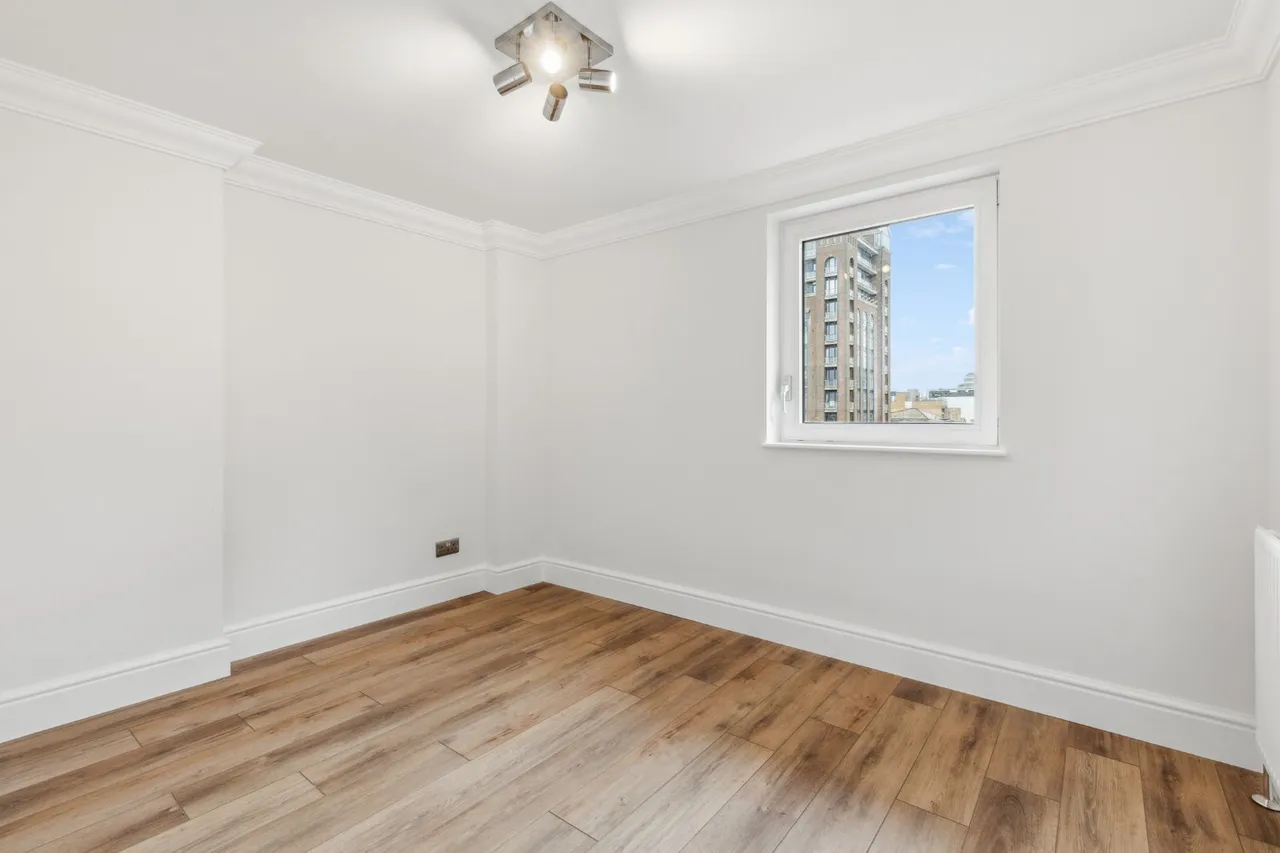 Molasses House, Clove Hitch Quay, SW11, photo 7