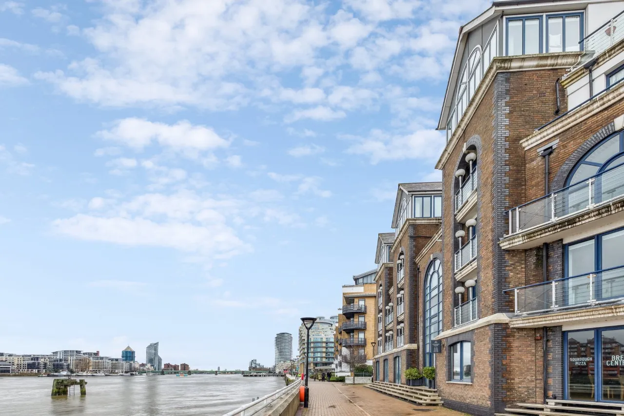 Molasses House, Clove Hitch Quay, SW11, photo 11