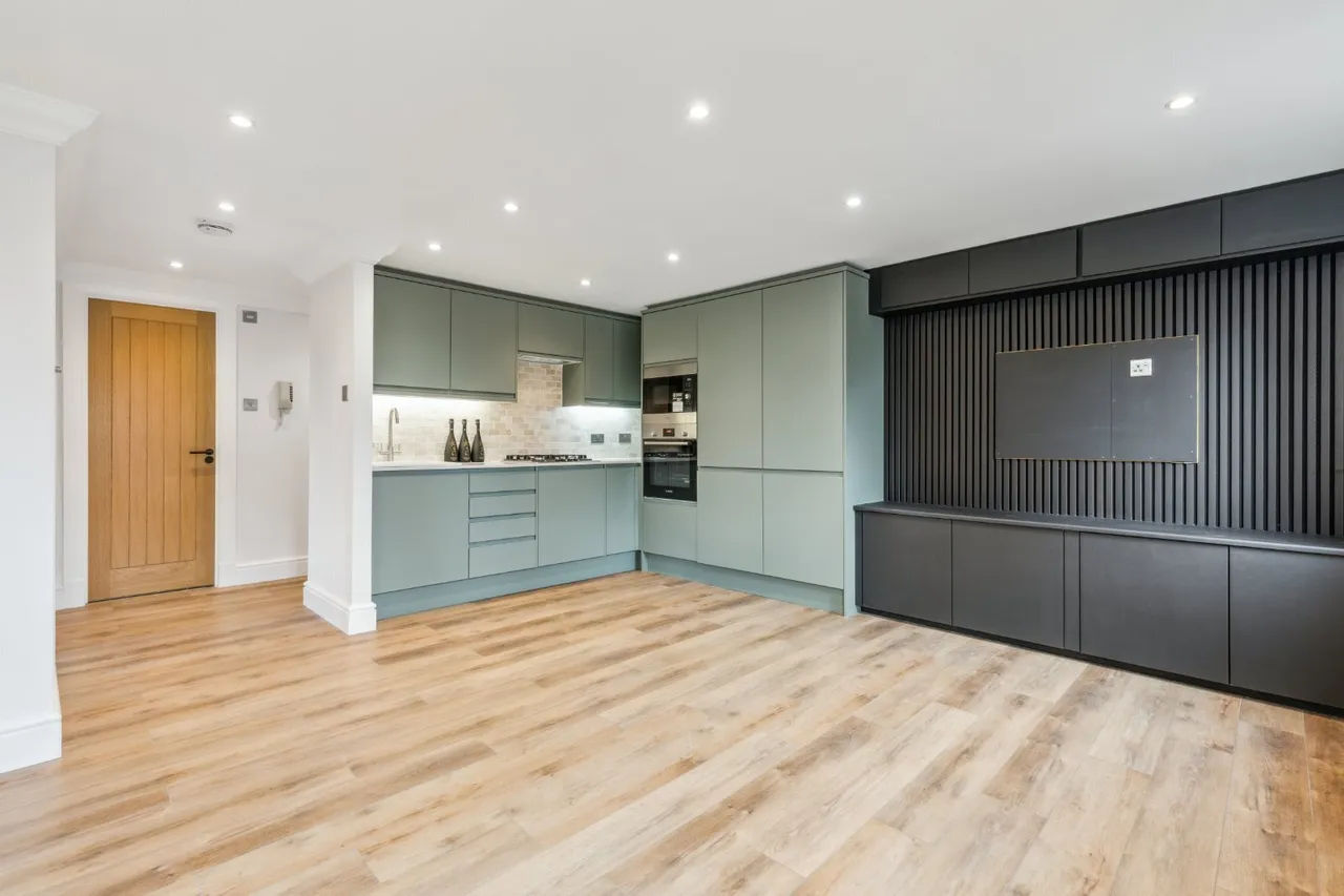 Molasses House, Clove Hitch Quay, SW11, photo 3