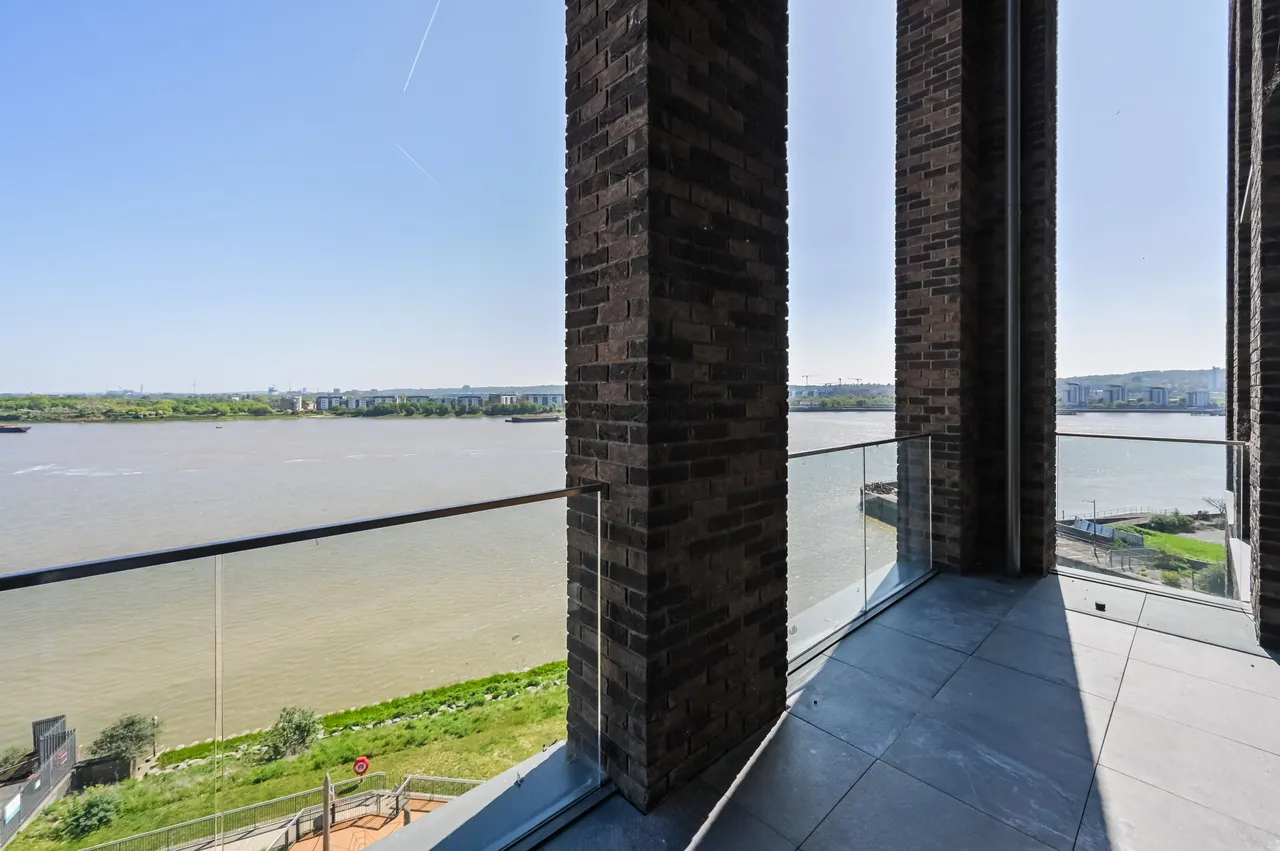 50 Hamme Building, 25 Shackleton Way, London, photo 2
