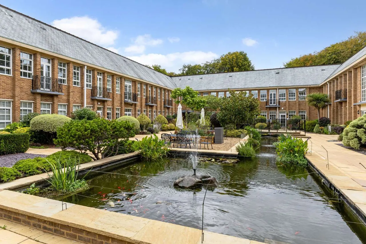 The Water Gardens, Hazlemere, HP15, photo 9