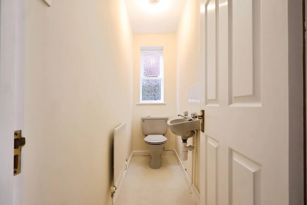 Pheasant Close, Stratford-upon-Avon, CV37, photo 10