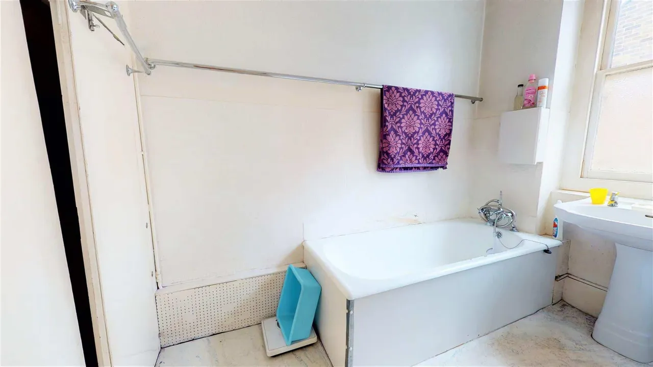 Derby Road, South Woodford, E18, photo 6