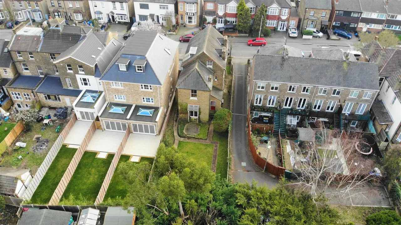 Derby Road, South Woodford, E18, photo 2