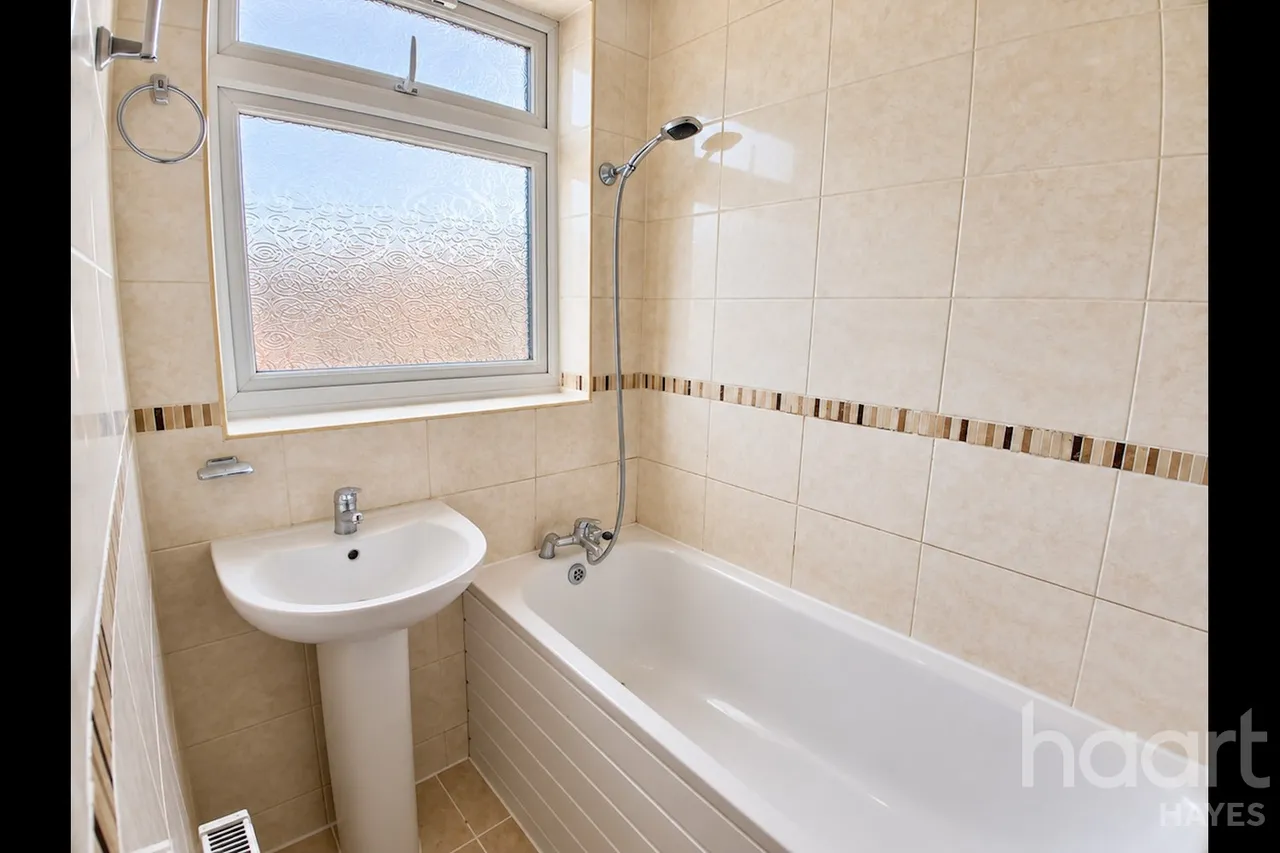 Southall, UB2, photo 8