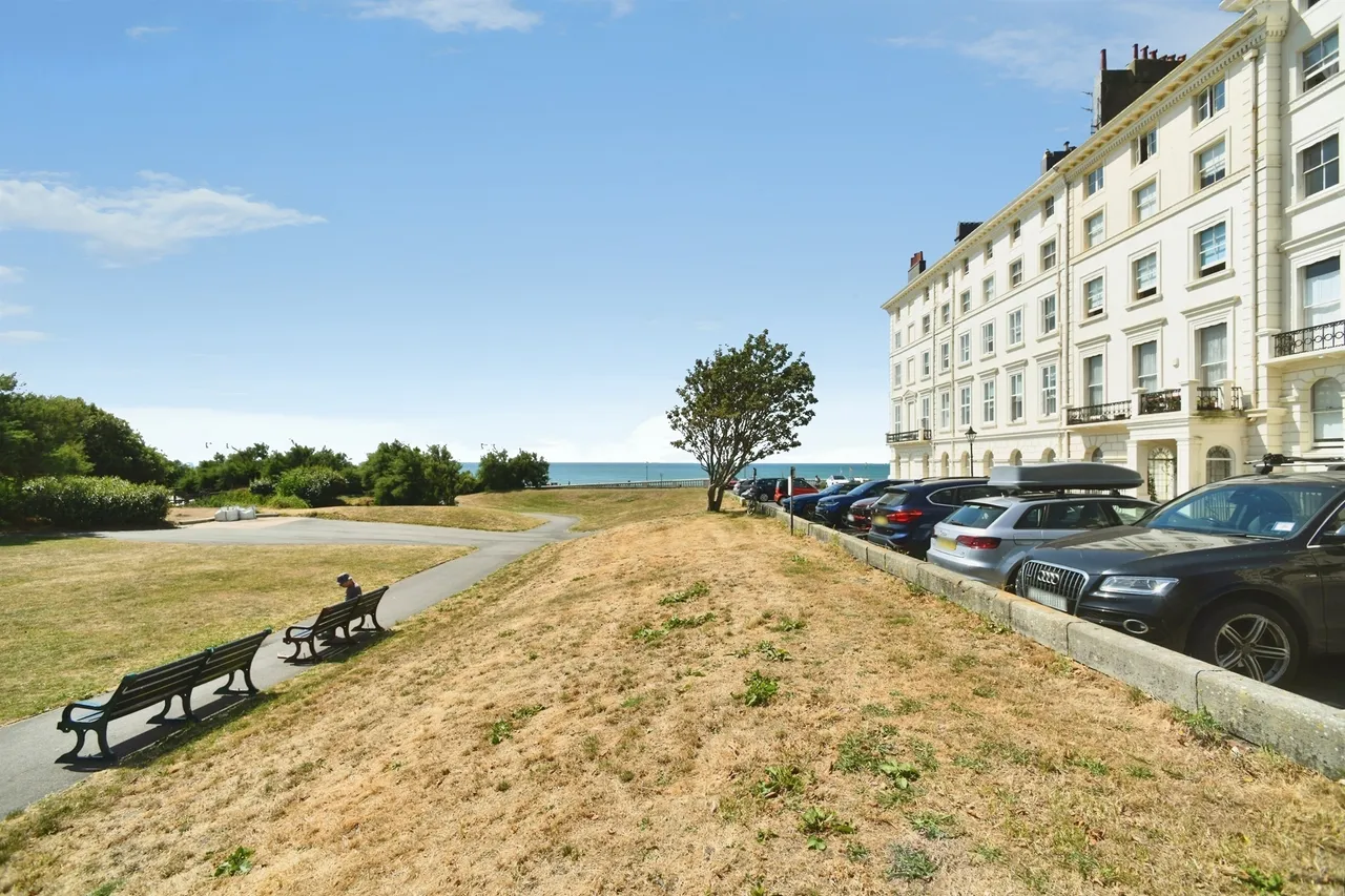 Adelaide Crescent, Hove, photo 2