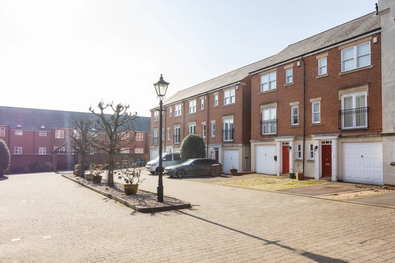 3 bed house for sale — St Nicholas Place, Milford Street