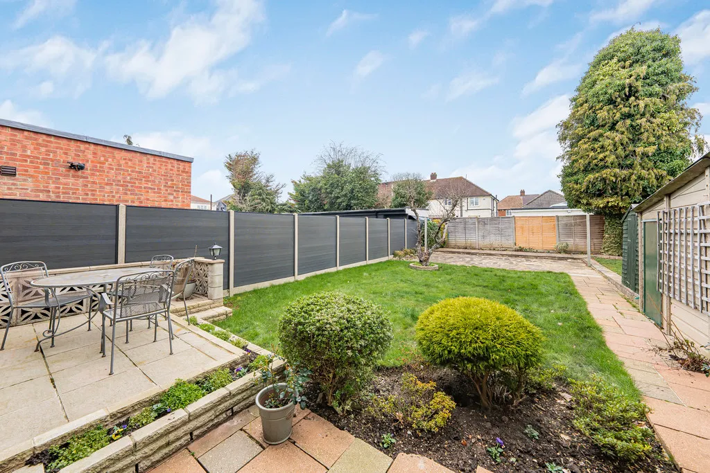 Manor Gardens, Ruislip, photo 3