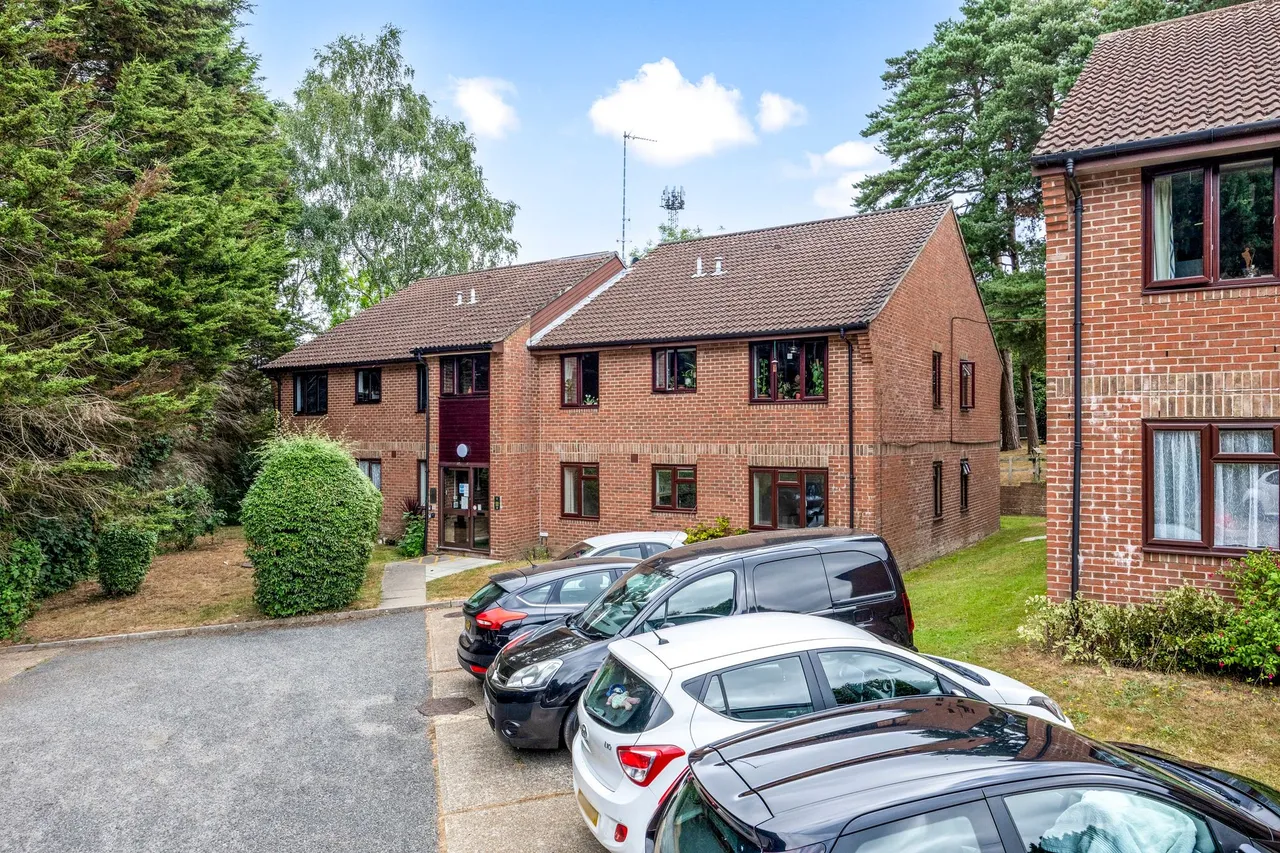 1 bed property for sale, Windmill Platt, Handcross, RH17
