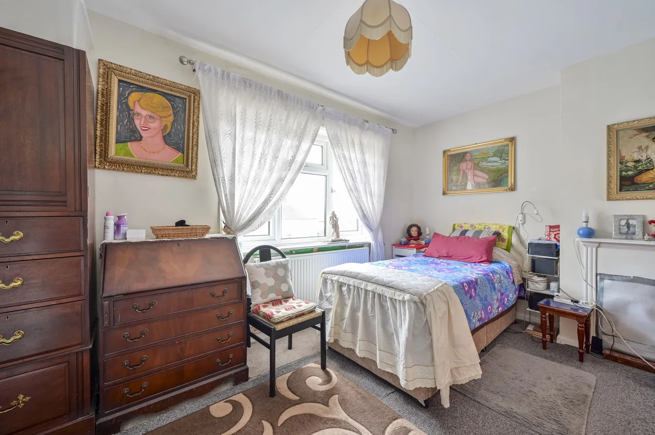 63 Central Road, Morden, photo 4
