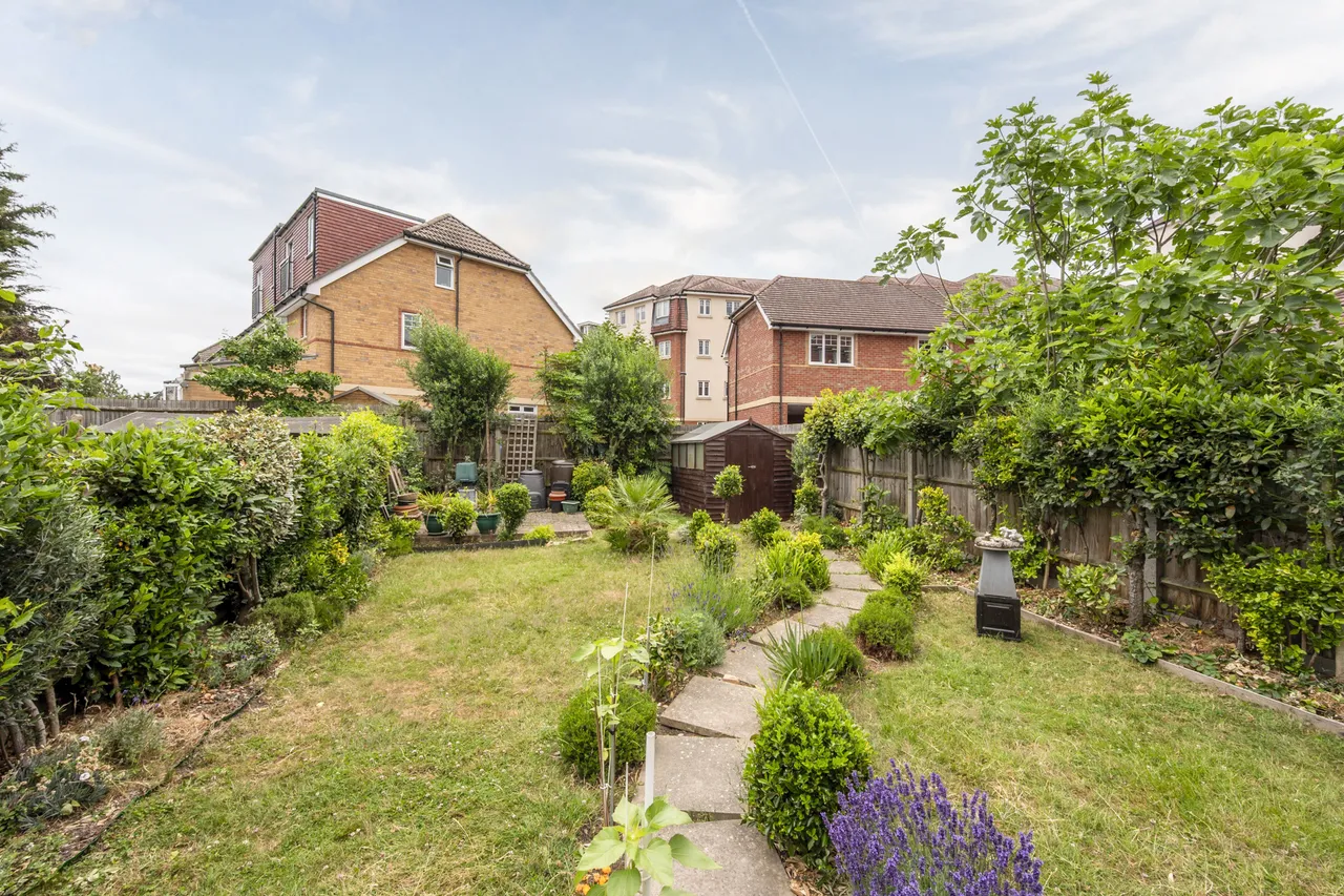63 Central Road, Morden, photo 5