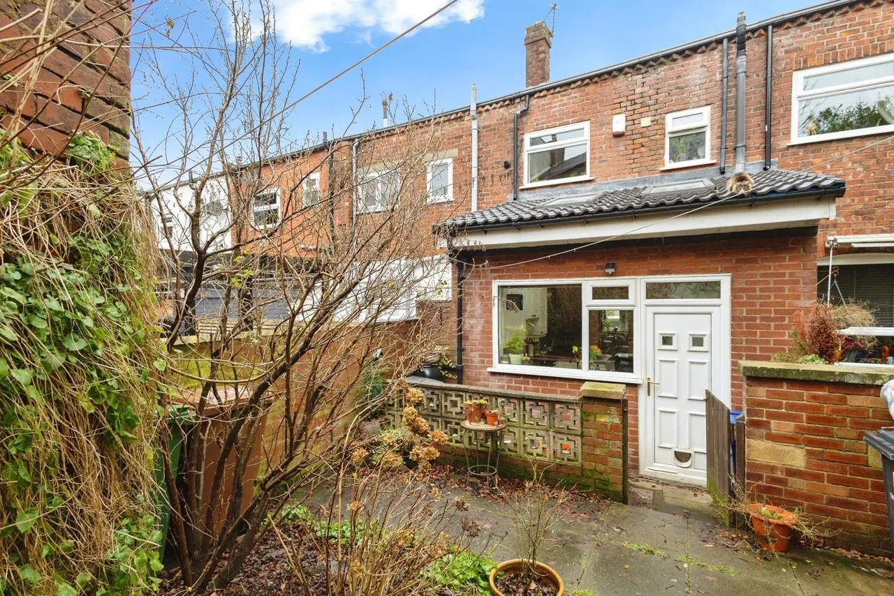 Huddersfield Road, Stalybridge, SK15, photo 24