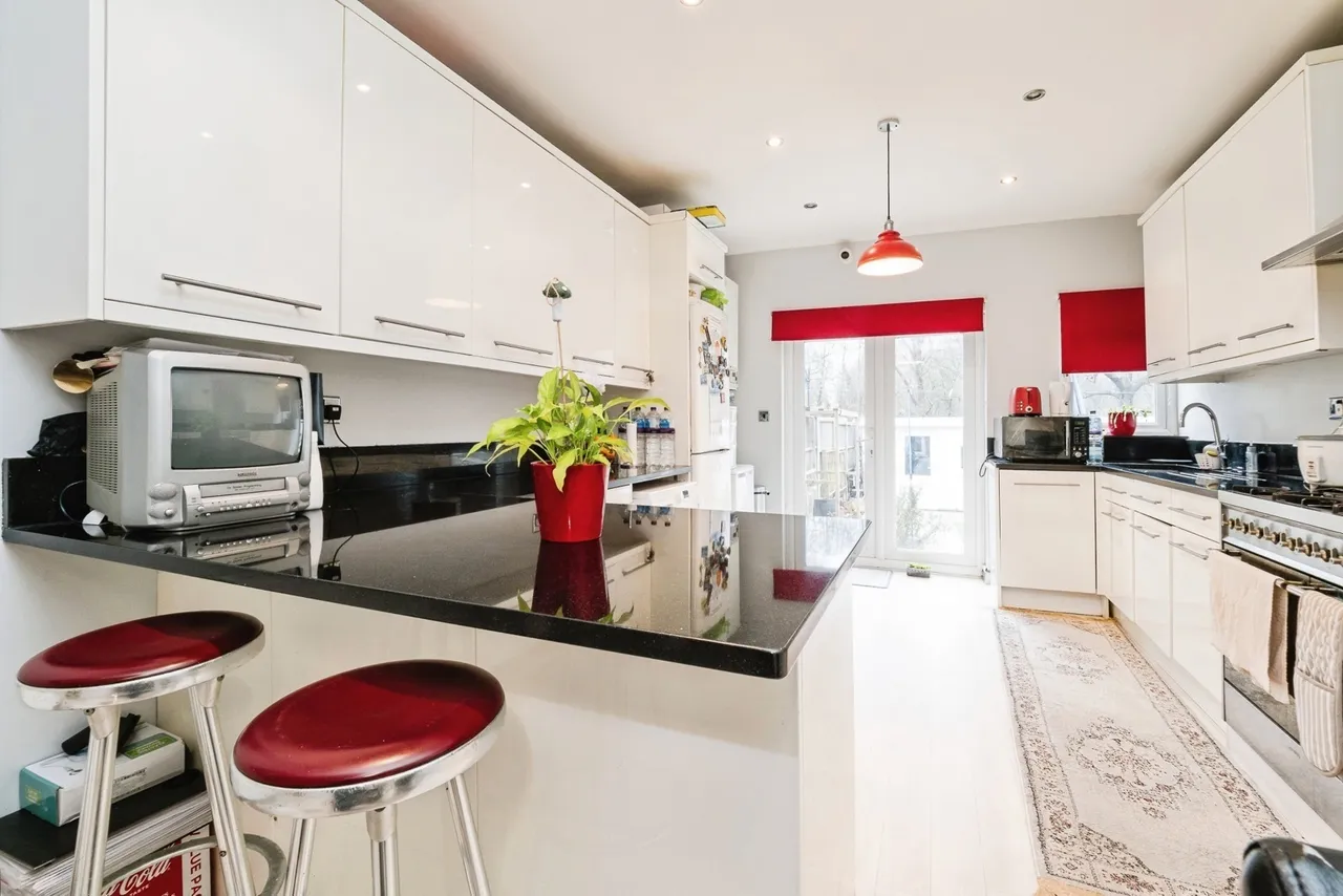 Chelmsford Road, LONDON, London, E18, photo 2