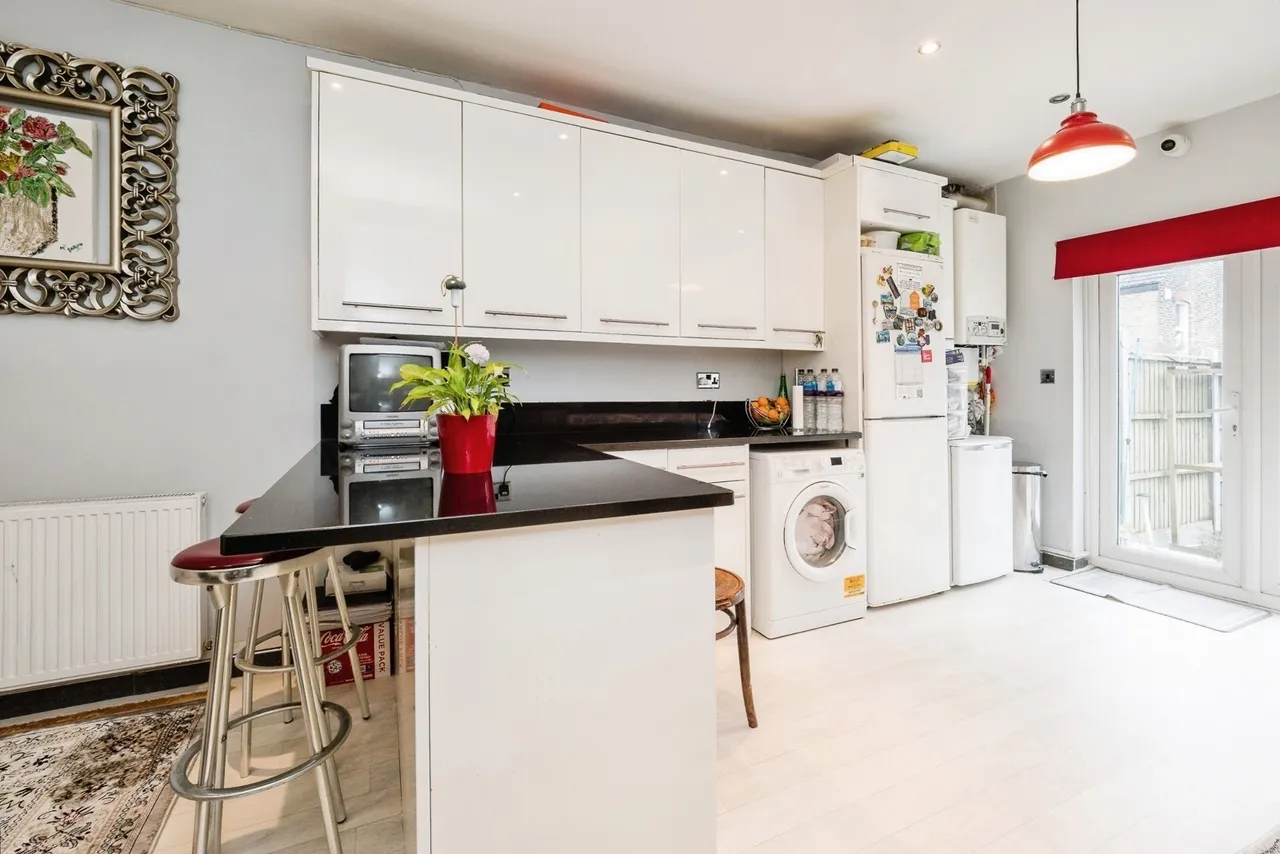 Chelmsford Road, LONDON, London, E18, photo 3