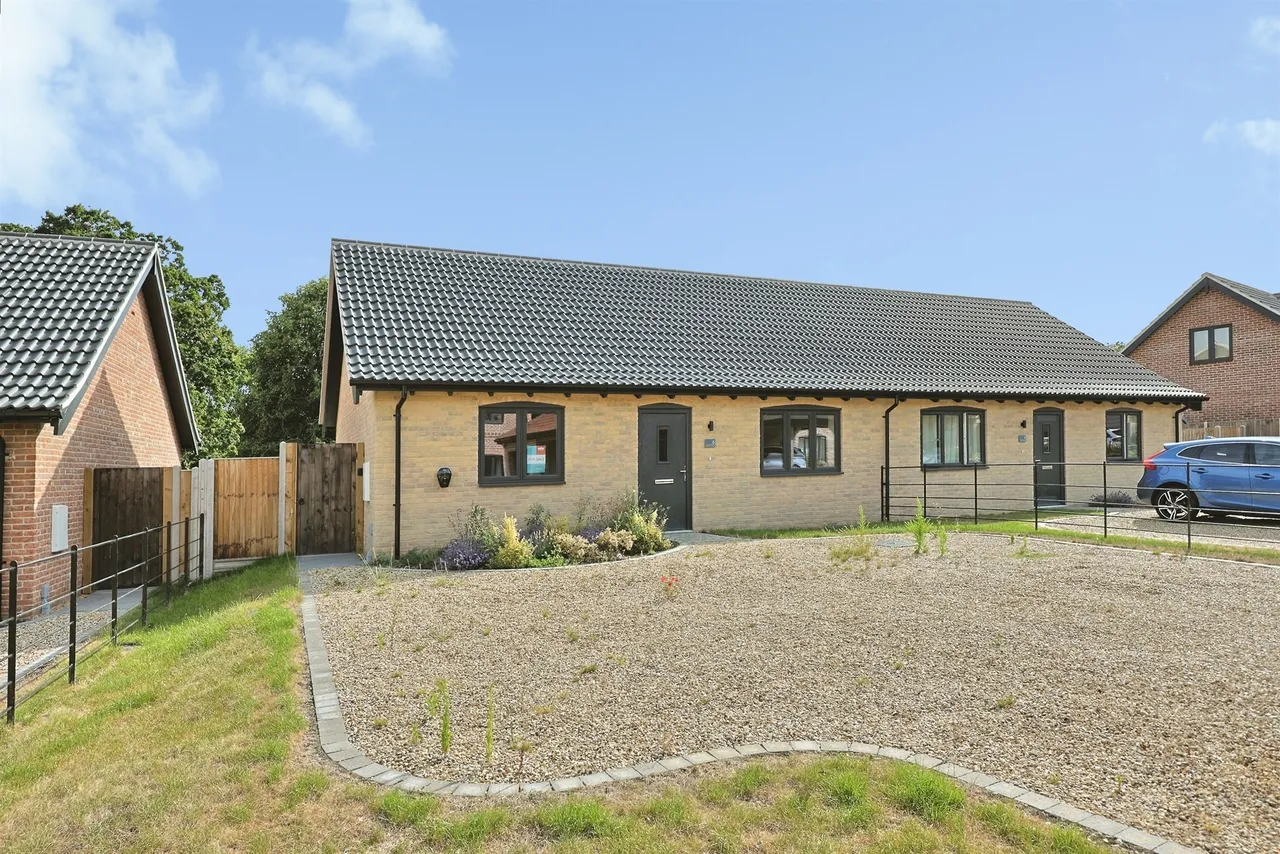 2 bed house for sale, Shrubland Drive, Beetley, NR20