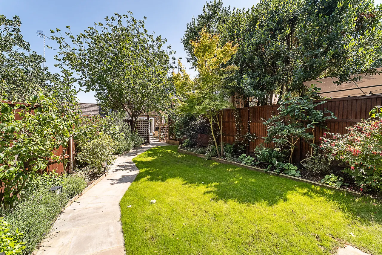 Albany Passage, Richmond, TW10, photo 10
