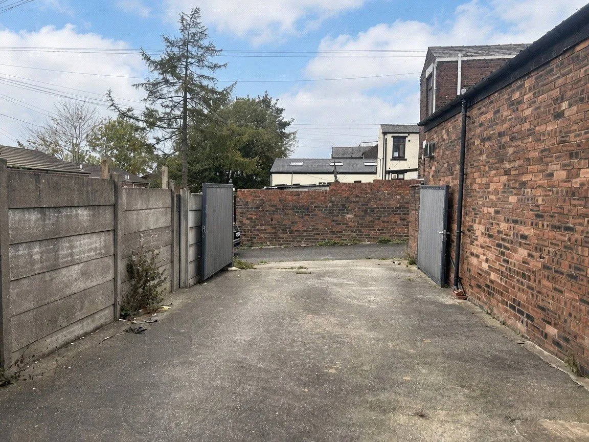 Oxford Street, Chadderton, OL9, photo 17