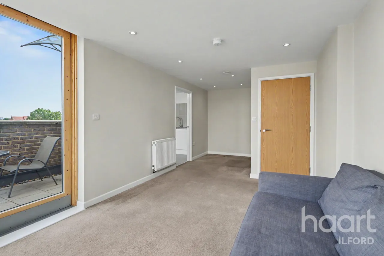 High Road, Ilford, IG1, photo 3