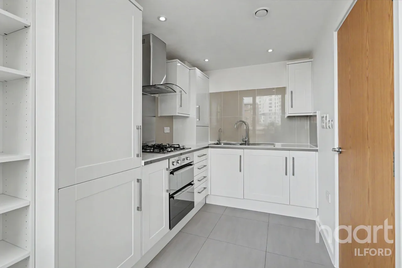 High Road, Ilford, IG1, photo 5