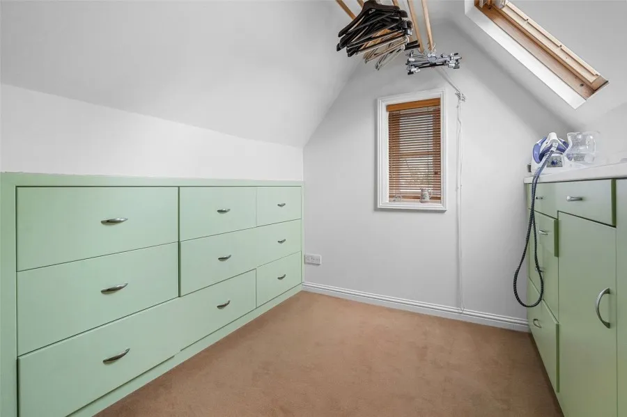 with 4 bedrooms in Saffron Walden, CB10, photo 12
