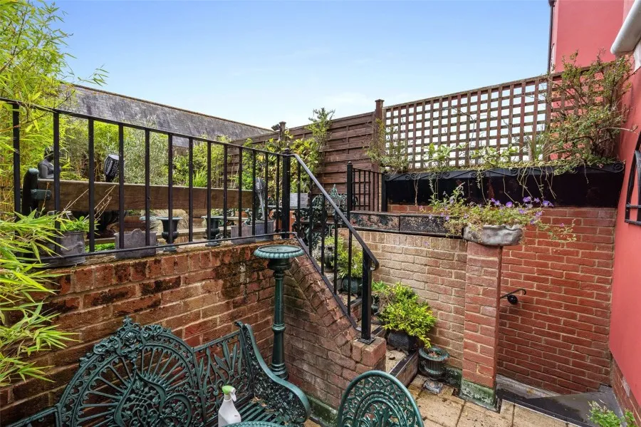 with 4 bedrooms in Saffron Walden, CB10, photo 13